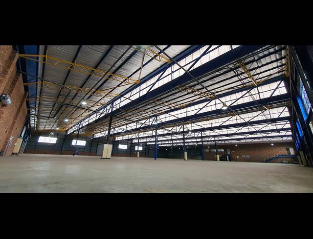 4,616M² WAREHOUSE TO LET IN CLAYVILLE